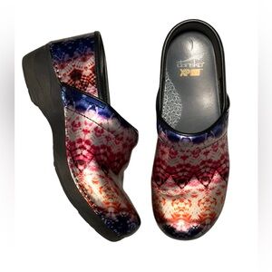 Dansko XP 2.0 Patent Clogs Tie Dye Colorful Women’s Size 39 / US 8.5 - 9